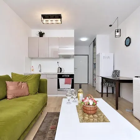 아파트 Modern In Petrzalka With Parking And Wi-fi 브라티슬라바