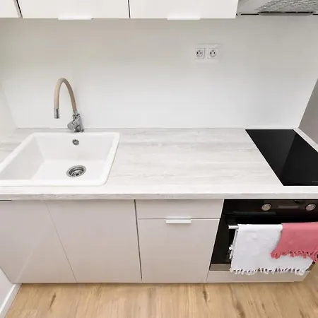 아파트 Modern In Petrzalka With Parking And Wi-fi *