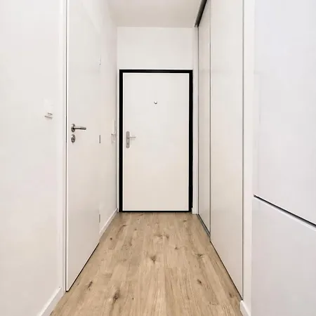 Modern In Petrzalka With Parking And Wi-fi 브라티슬라바