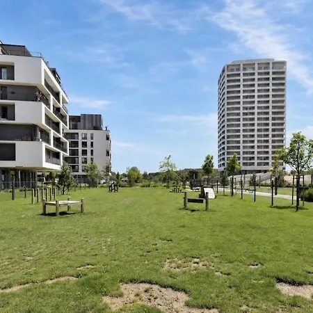 아파트 Modern In Petrzalka With Parking And Wi-fi *